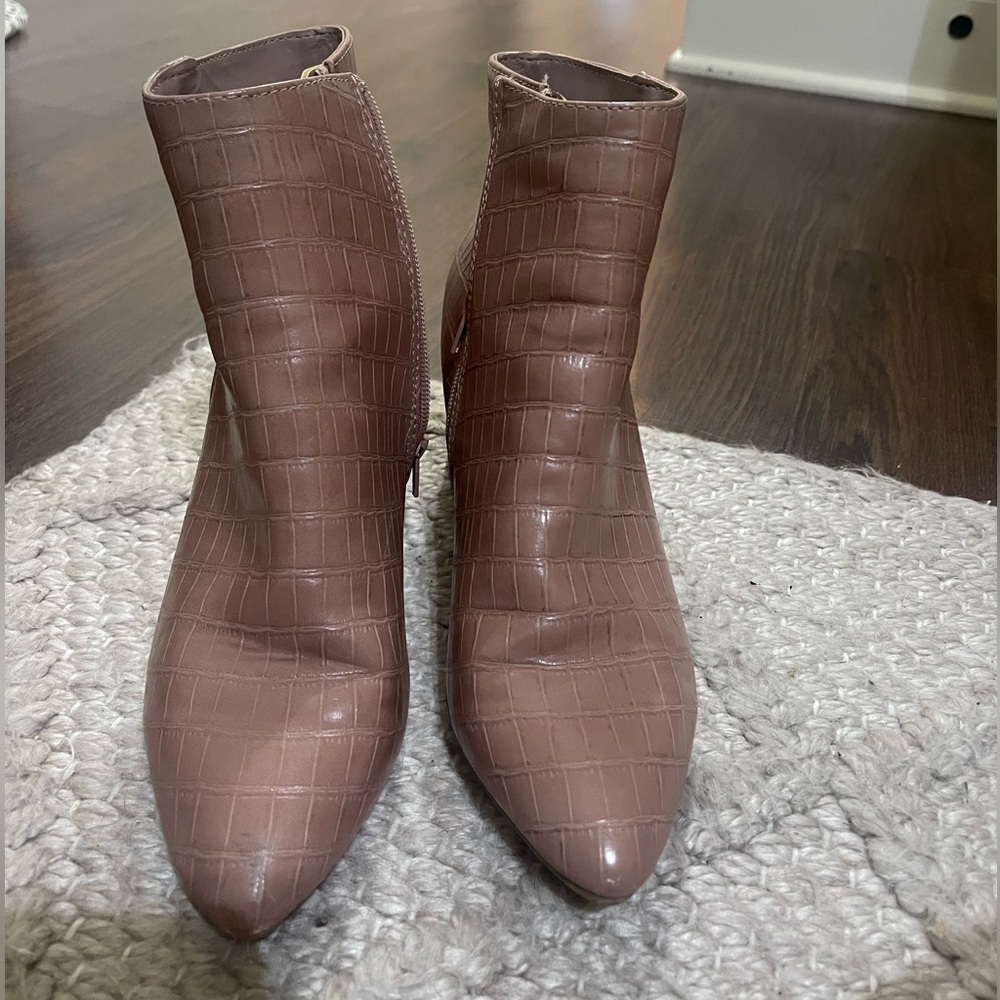 BAMB00 Croc-Embossed Nude Ankle Boots – Size 8